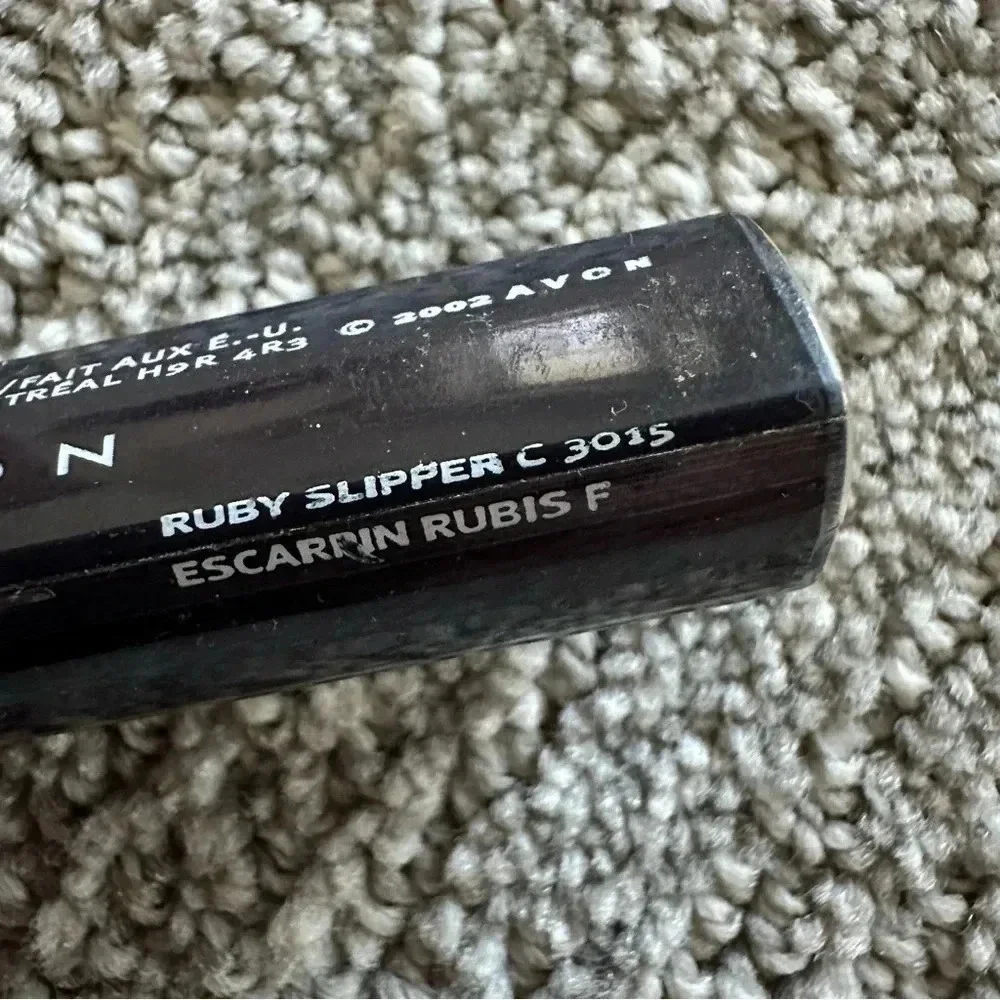 Avon‎ Brilliant Moisture Lipstick NEW SEALED Ruby Slipper